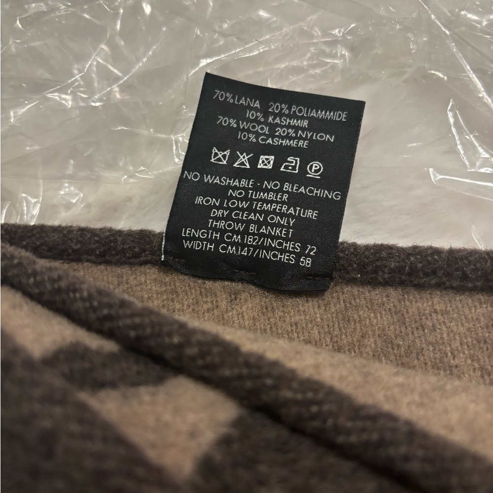 Gucci Brown and Black Wool-Cashmere Blanket Throw 72”x58” with original box - Picture 5 of 8